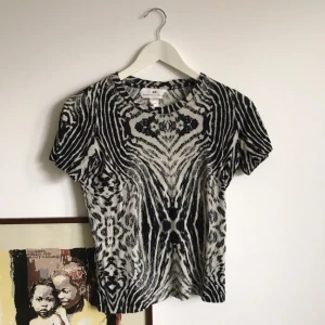  - T-shirt från hm. Knappt använd :) 