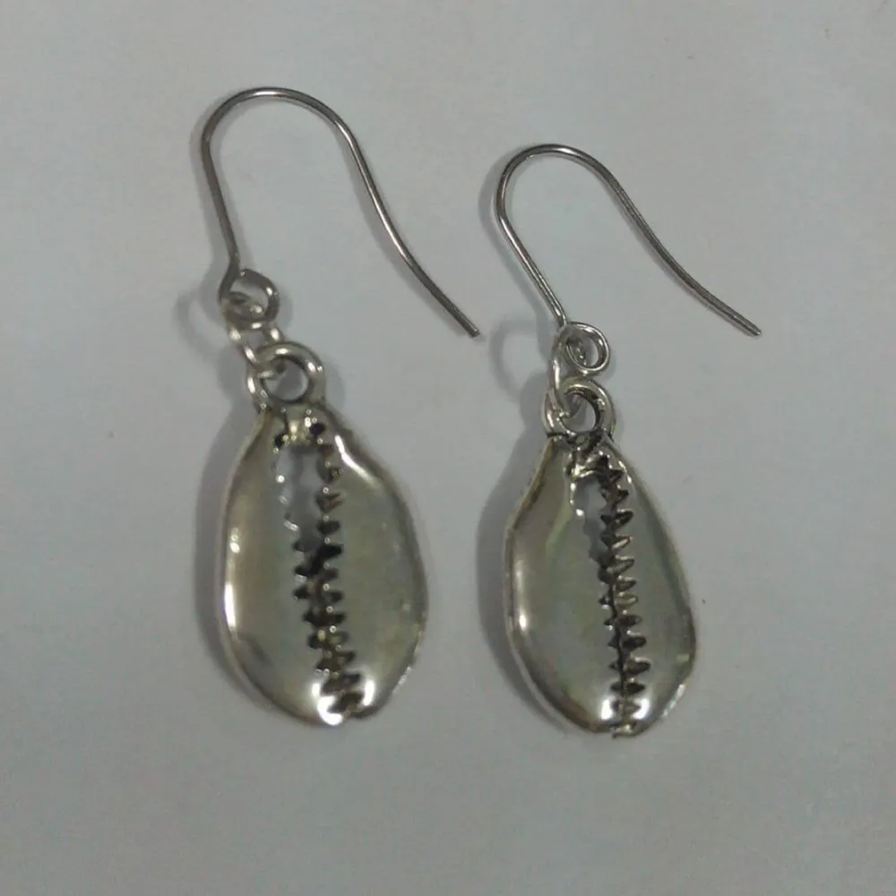 Earring  Fashion earrings material alloy. Accessoarer.