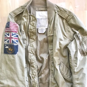  - Mycket bra skick! Denim and Supply bomberjacka av Ralph Lauren.  Perfekt till vår/höst.  --  Perfekt för er mellan 174cm - 182cm  Ej Gant, Boss, Armani