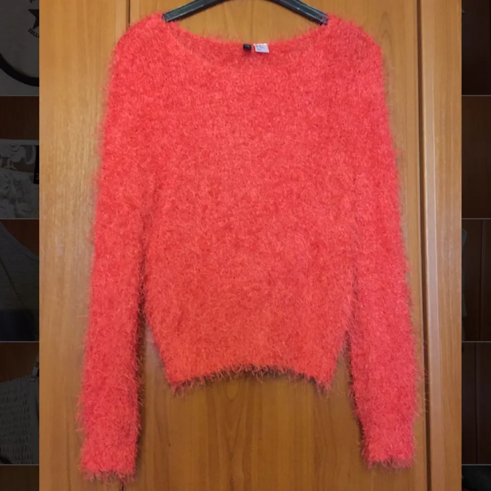 Fluffig röd/orange tröja i Strl 40 från H&M. Ni står för frakten om vi inte möts upp.. Hoodies.