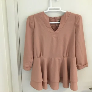  - Väldigt ny och fräsch blouse, materialet är väldigt skön