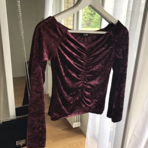  - Off shoulder topp från Bikbok 