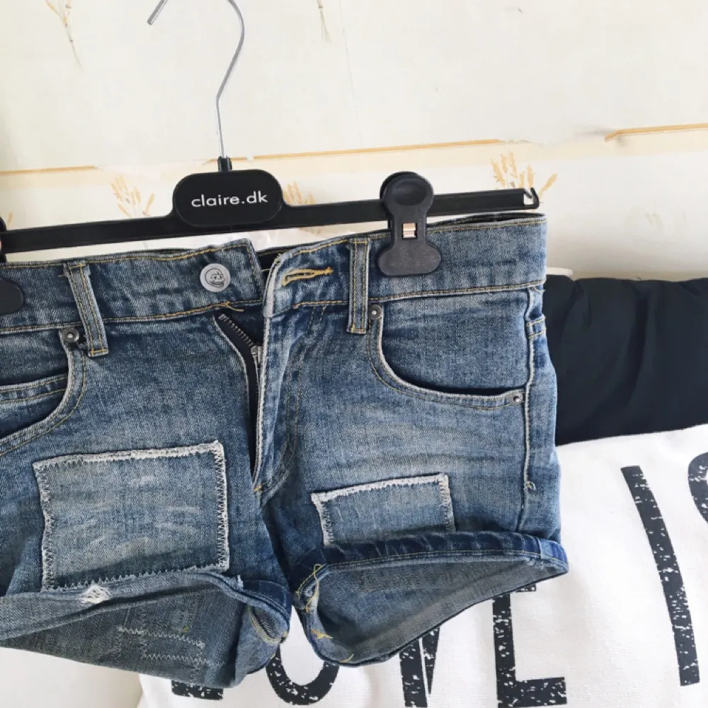 Jeansshorts från cheapmonday med detaljer 🍃🍃. Shorts.