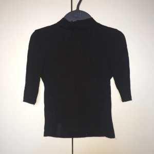  - Svart magtröja ifrån Monki