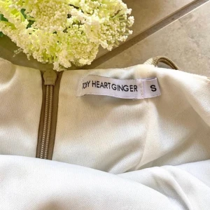 Klänning - Superfin klänning som jag köpte av Zennufer. Klänningen är använd av mig en gång.