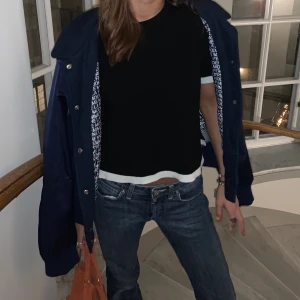 Zara tröja - Säljer en så snygg stickad kortärmad tröja från zara. Från förra årets kollektion så går inte att få tag på längre💞 Den är i bra skick och sparsamt använd💓