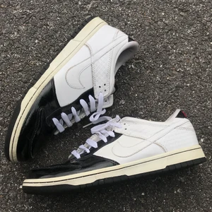 nike dunks - Asfeeta nike dunks "tuxedo" Använda men i mycket bra skick!