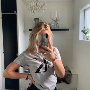 Calvin Klein - En ck t-shirt. Använd ganska många gånger, men i fint skick. Köpte den nypris 499.