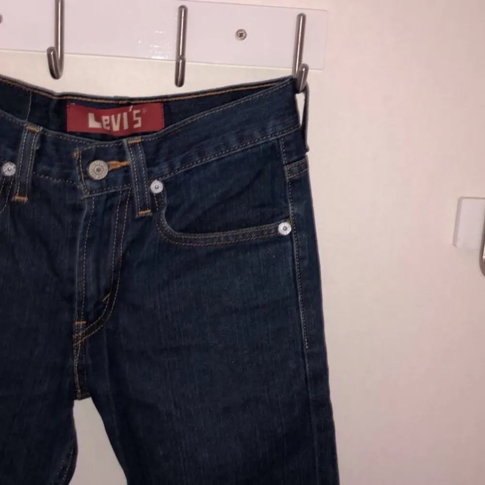 Snygga Levis jeans. Aldrig använt. Boot cut (Köpare står för frakt) Ni kan bjuda över i kommentarerna om många är intresserade. Jeans & Byxor.
