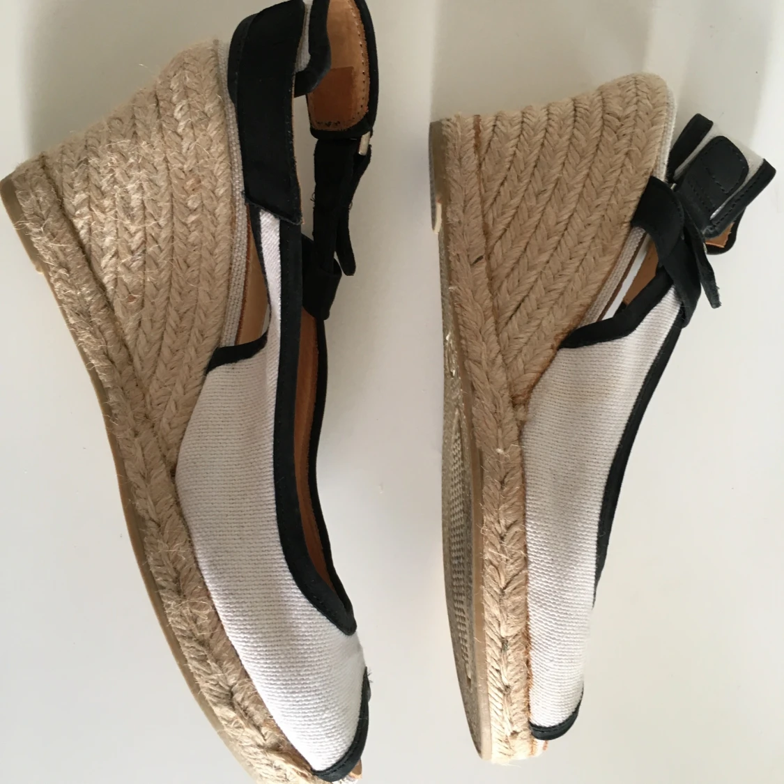 By malene Birger kilklack skor i läder och tyg. Stl 38 - 91