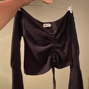 Crop tröja från Madlady - Aldrig använd. 