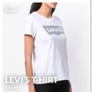 Levi’S t-hirt - En Levi’s t-hirt med silverglitrigt tryck. Använd endast en gång då den inte riktigt passar till min stil💕