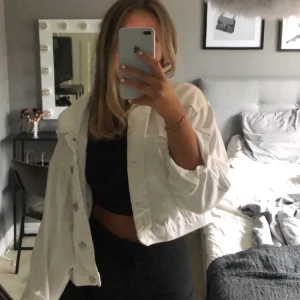 Zara jacka - 100 kr plus 79 kr frakt