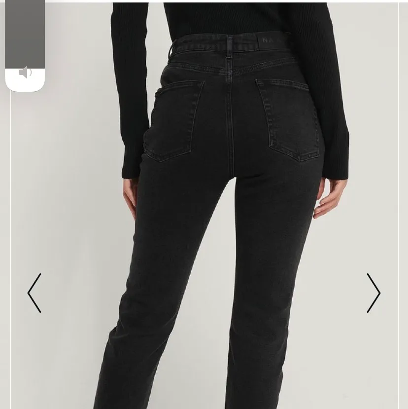 Svarta momjeans från nakd, storlek 38. Säljer på grund av att dem är för stora . Jeans & Byxor.