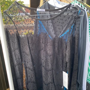 Topp - Ida Sjöstedt spetstopp oanvänd (1200:-) 