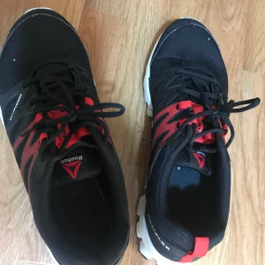 Reebok träningskor  - Storlek 44 passar bra för inomhus 