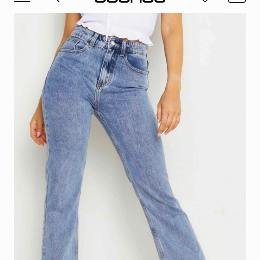 Wow på dessa jeansen! Säljer pga passade inte över rumpan och för dyr retur på boohoo! Aldrig använda. Bud från 150kr. Köparen står för frakt. Jeans & Byxor.