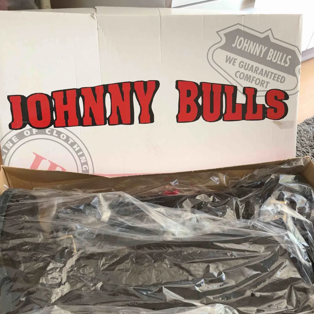 Jättefina stövlar från Johnny bulls, säljer då jag inte använder de längre. Använt en vinter! Annars är de nya. Köpta för 1800kr . Skor.