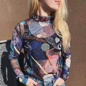  - En halvpolo i rymdmönster från Junkyard. Helt oanvänd! 