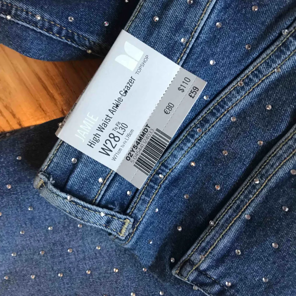 Så snygga jeans köpta här men kommer inte i dem :( Oanvända med lapparna kvar, har såklart testat men that’s it! 259kr, som hittat!. Jeans & Byxor.