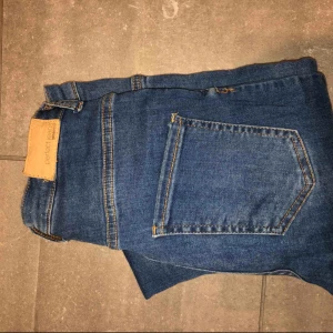  - Fina molly jeans från Gina tricot high waste. Köptes för 300kr 