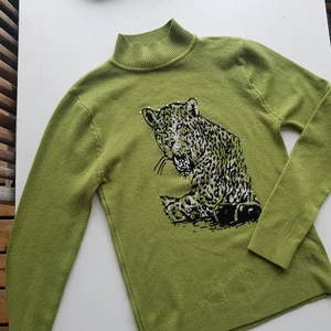 Grön polotröja  - Mjuk och mysig polotröja från GAP. Frakt tillkommer på 55 kr ❤