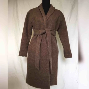  - Mysig höstkappa från Bik Bok. Inga hällor för skärpet. Möts upp i Stockholm!