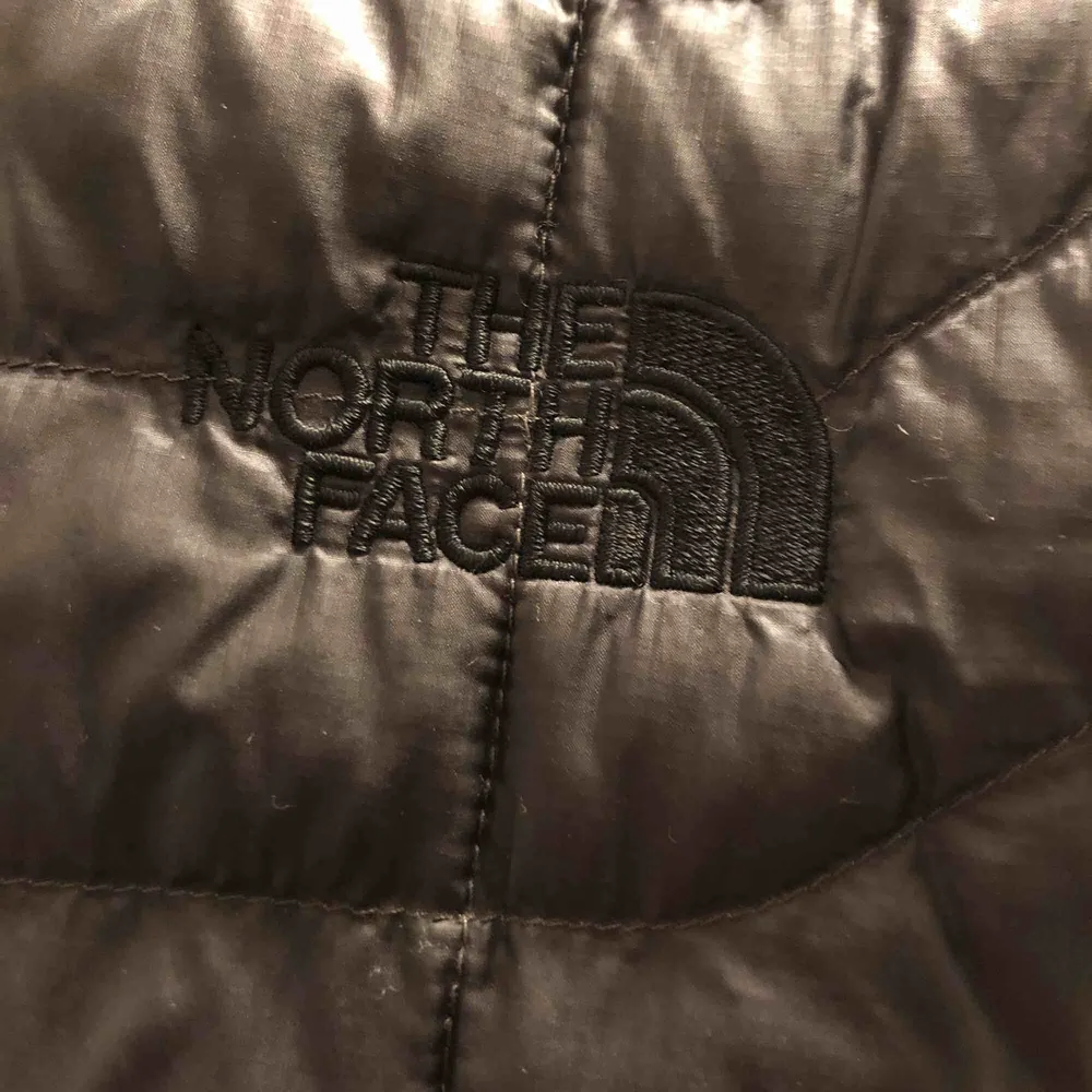 The north face skal-jacka, varm o passar bra nu till hösten, diskret jacka med diskret markering. Jackor.