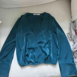  - Blus från NAKD, säljs då jag inte brukar använda den. Köpare står för frakten.