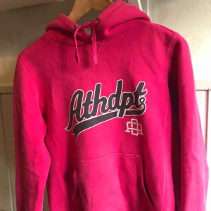  - Hoodie från Nike, najs att träna i men funkar också super till vardags! (Pris kan diskuteras!)