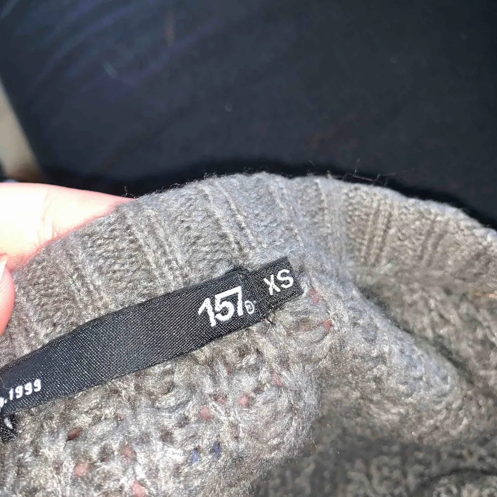 Knappt använd superfin super skön stickad tröja från Lager 157. Strl XS men skulle säga att den passar XS-M  Köparen står för frakt. Stickat.