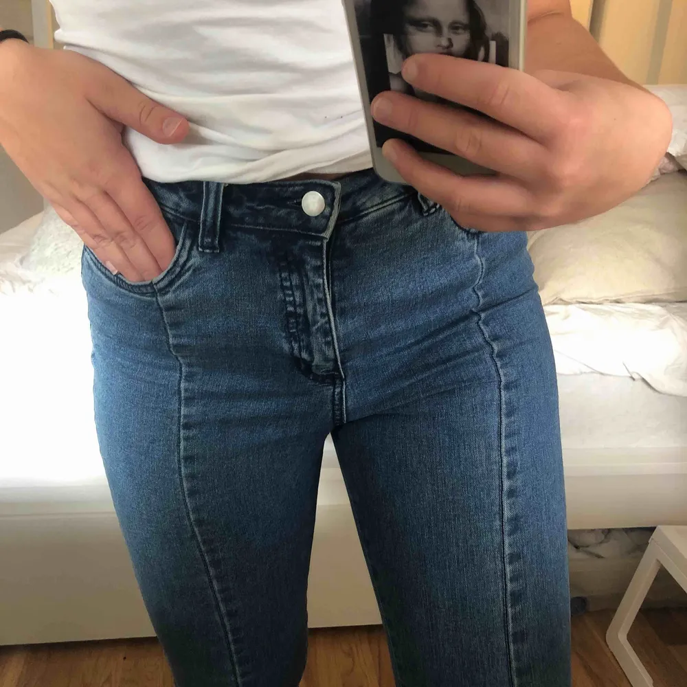 Na-kd jeans med sömmar i toppenskick, möts upp i Sthlm eller fraktar!. Jeans & Byxor.