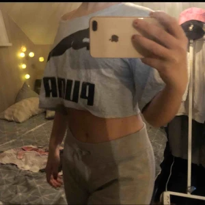  - en grå puma magtröja, skönt material. Använd fåtal gånger. Köparen står för frakten 