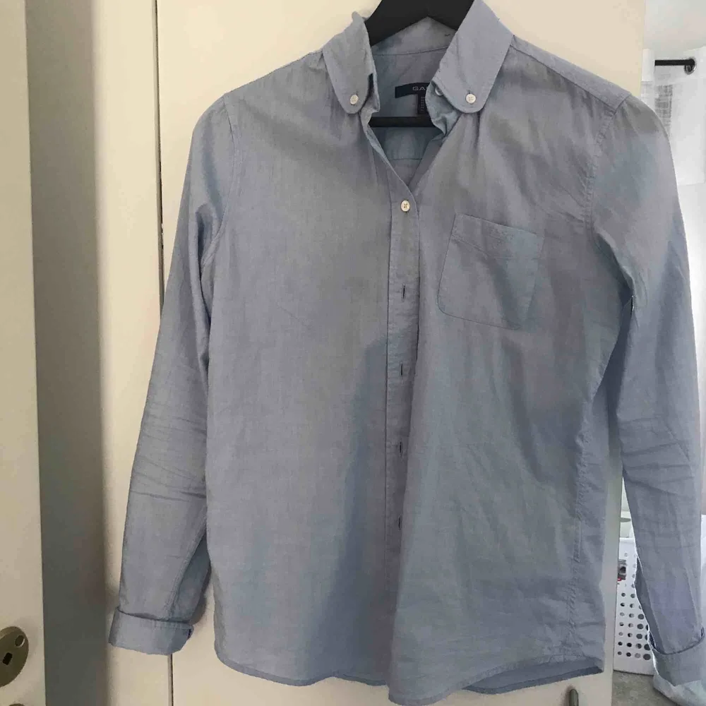 Skjorta från Gant, använd 1 gång 500kr+frakt kan gå ner i pris. Skjortor.