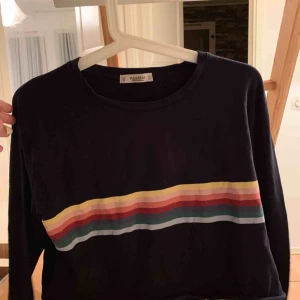  - Långarmad Croptop från Pull&Bear