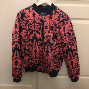  - Super cool och unik och äkta adidas☺️kostade 2000kr☺️