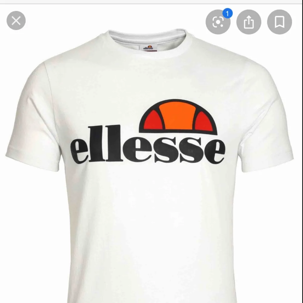 Den sjukt snygga Ellesse t-shirten, sparsamt använd💖💖 kunden står för frakten😇. T-shirts.