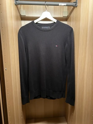 Stickad tröja - Stickad tröja från Tommy hilfiger.Stl S. Hör av er