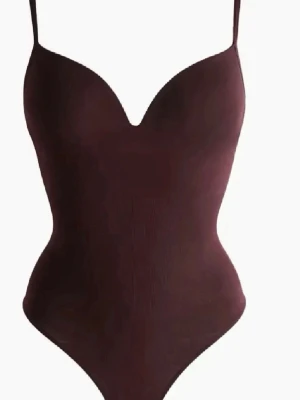 Viral body hm - Supersnygg slutsåld body från hm!! Använd fåtal gånger alltså i mycket bra skick! 💞