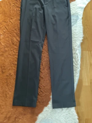Svarta callaway golfbyxor - Hej, jag säljer ett år golfbyxor från Callaway som inte är använda mer än 5 gånger och dem har inga defekter! Skriv vid mina fundering eller lägg ett prisförslag.