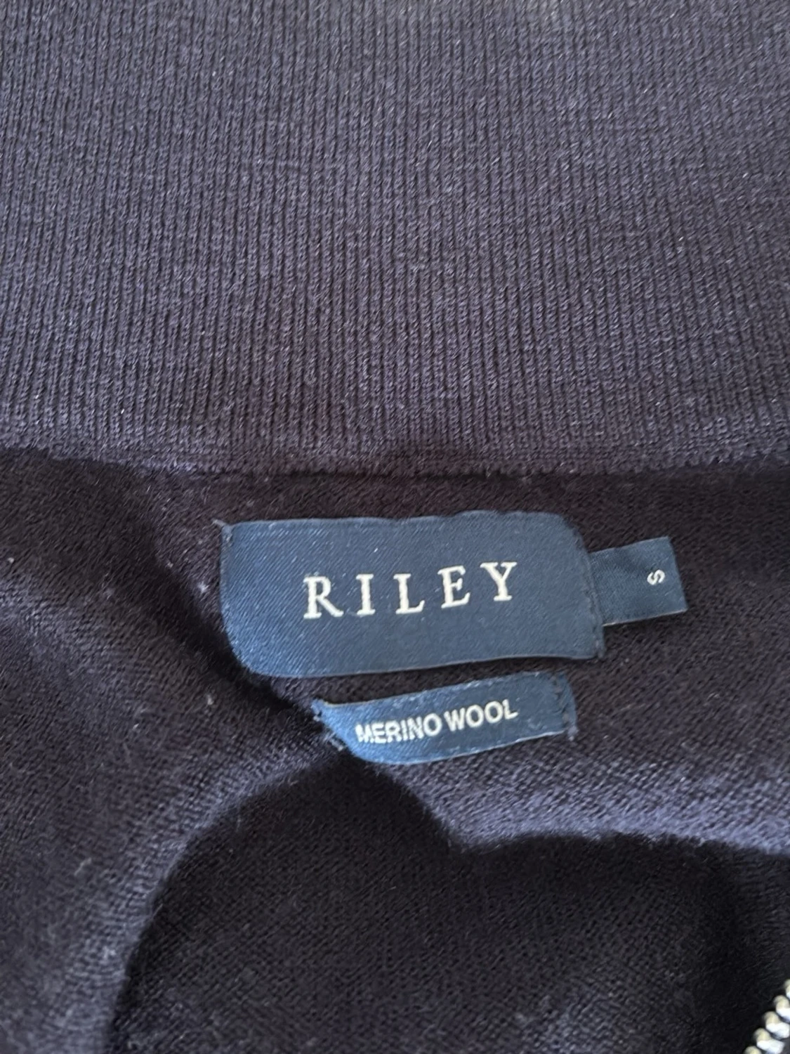Svart ziptröja från Riley - 2