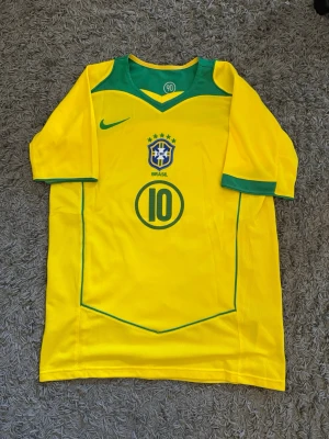 Brasilien Ronaldinho tröja  - Storlek L - Använt 1 gång (som ny)
