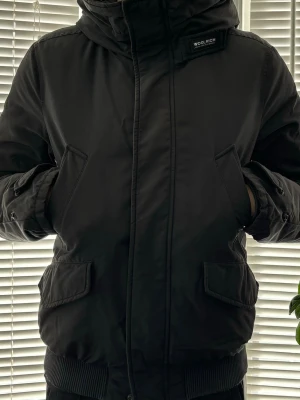 Woolrich  - Wolrich vadderad jacka höst/ vinter. Storlek M. Pris 500