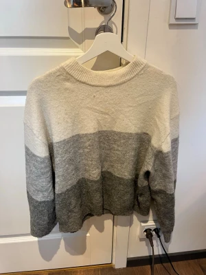 Stickad tröja - Mysig stickad tröja från H&M. Storlek S