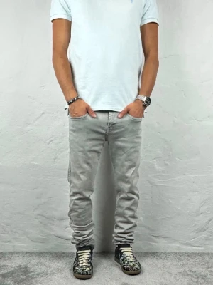 Replay jeans  - Ett par riktigt snygga jeans från Replay i storlek W29 L32 i modellen Anbbas 