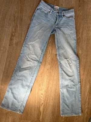 Abrand ljusblå jeans low 99 straight - I superfint skick, mer ”blå” i verkligheten🥰