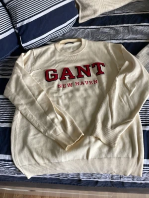 college-tröja från GANT - storlek M, beige/ lätt gul 