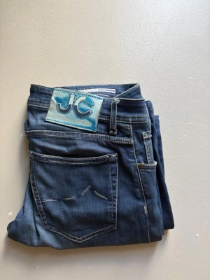 Jacob Cohen Jeans - Säljer nu dessa fina Choens Storlek 34 Hör av dig vid mer frågor.