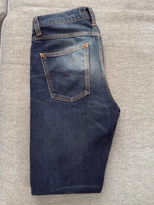 Nudie Jeans - Solid Ollie - Slim fit jeans i storlek W30 L32. (182 70KG)