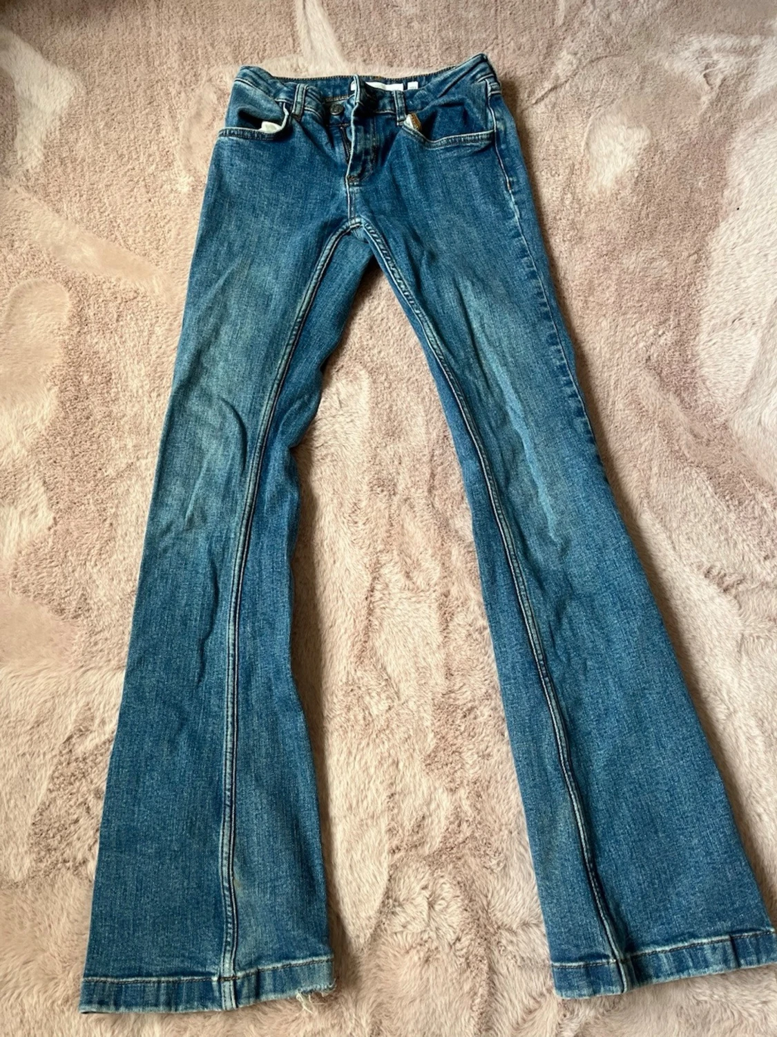 Blå bootcut jeans med detaljer - 1